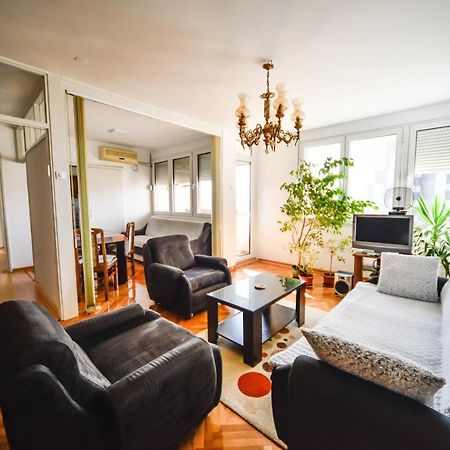 Apartman Centar Lux Apartment Пирот Екстериор снимка