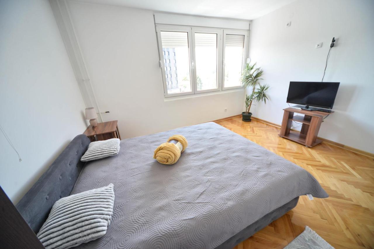Apartman Centar Lux Пирот Екстериор снимка